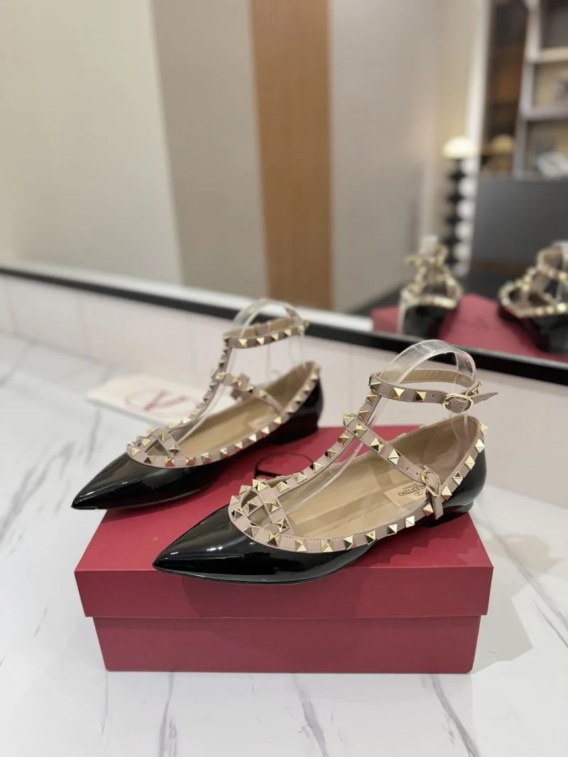 Sophisticated Valentino Sandals 36339