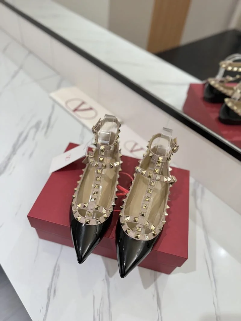 Sophisticated Valentino Sandals 36339