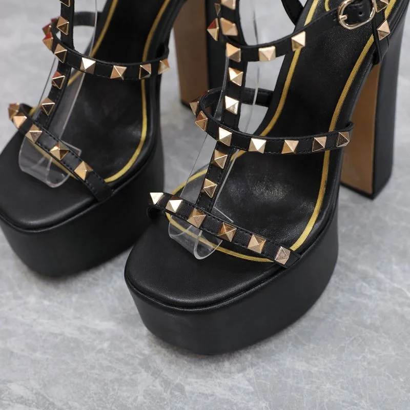 SmoothTexture Valentino Sandals 37068