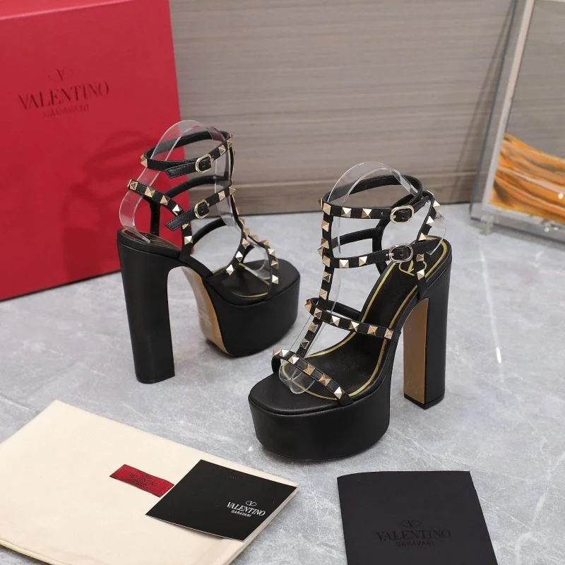 SmoothTexture Valentino Sandals 37068