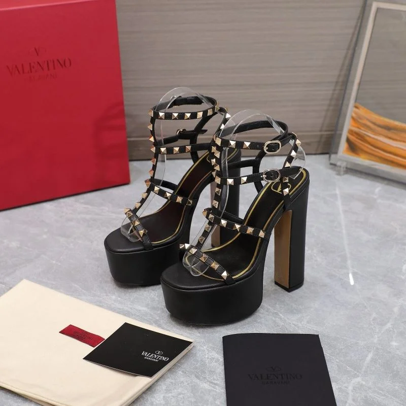 SmoothTexture Valentino Sandals 37068