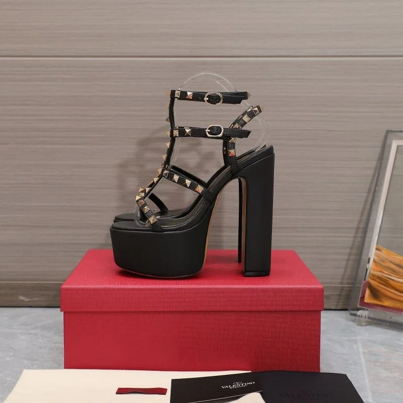 SmoothTexture Valentino Sandals 37068