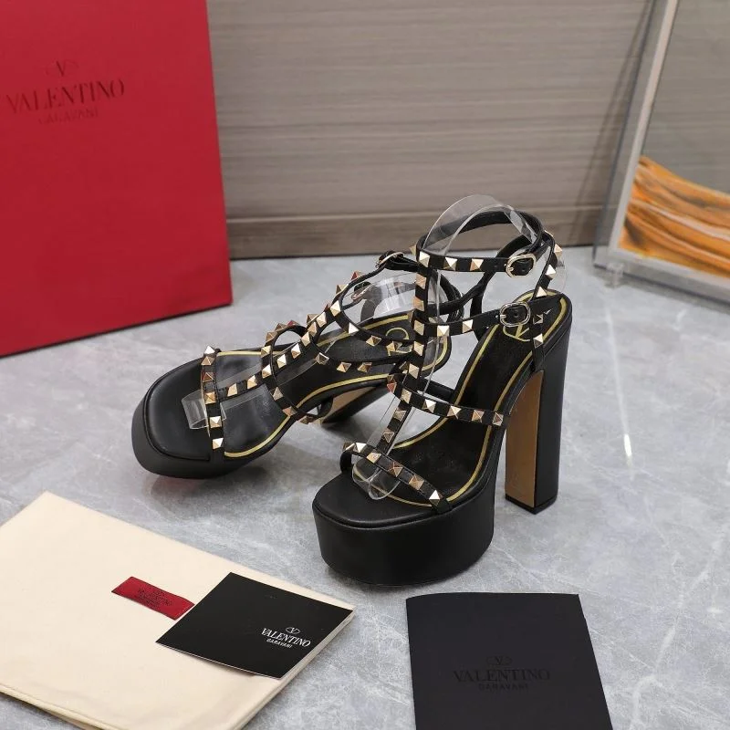 SmoothTexture Valentino Sandals 37068