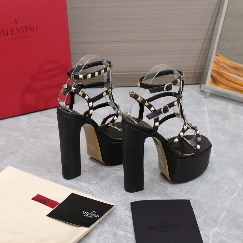 SmoothTexture Valentino Sandals 37068