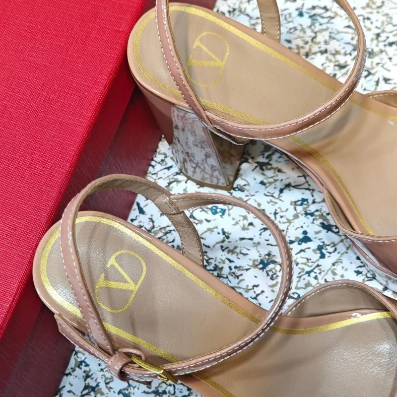 Sporty Valentino Sandals 37065
