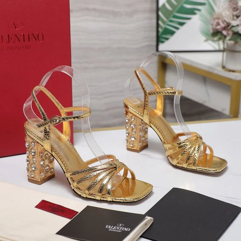 Compact Valentino Sandals 37034