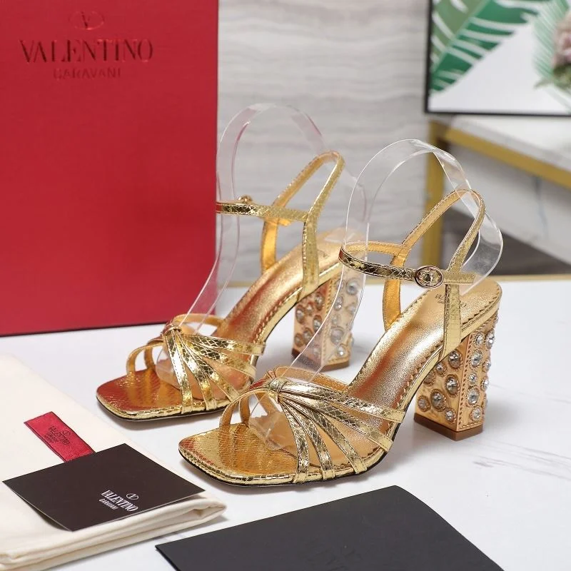 Compact Valentino Sandals 37034