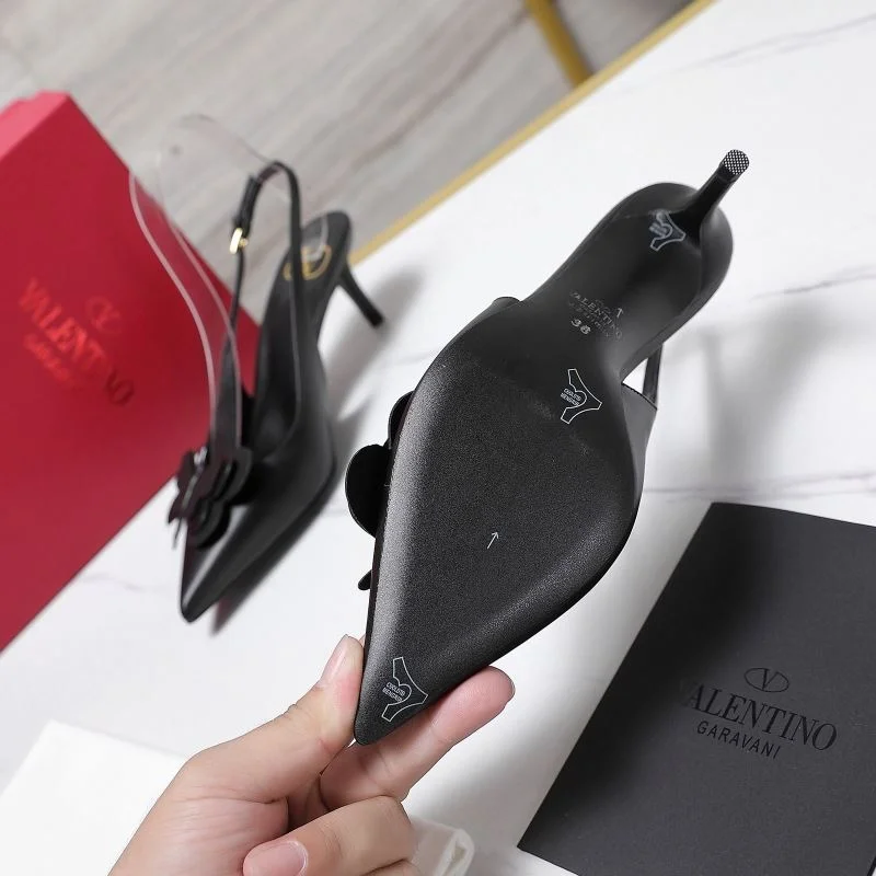 Valentino Sandals TimelessDesign 37050
