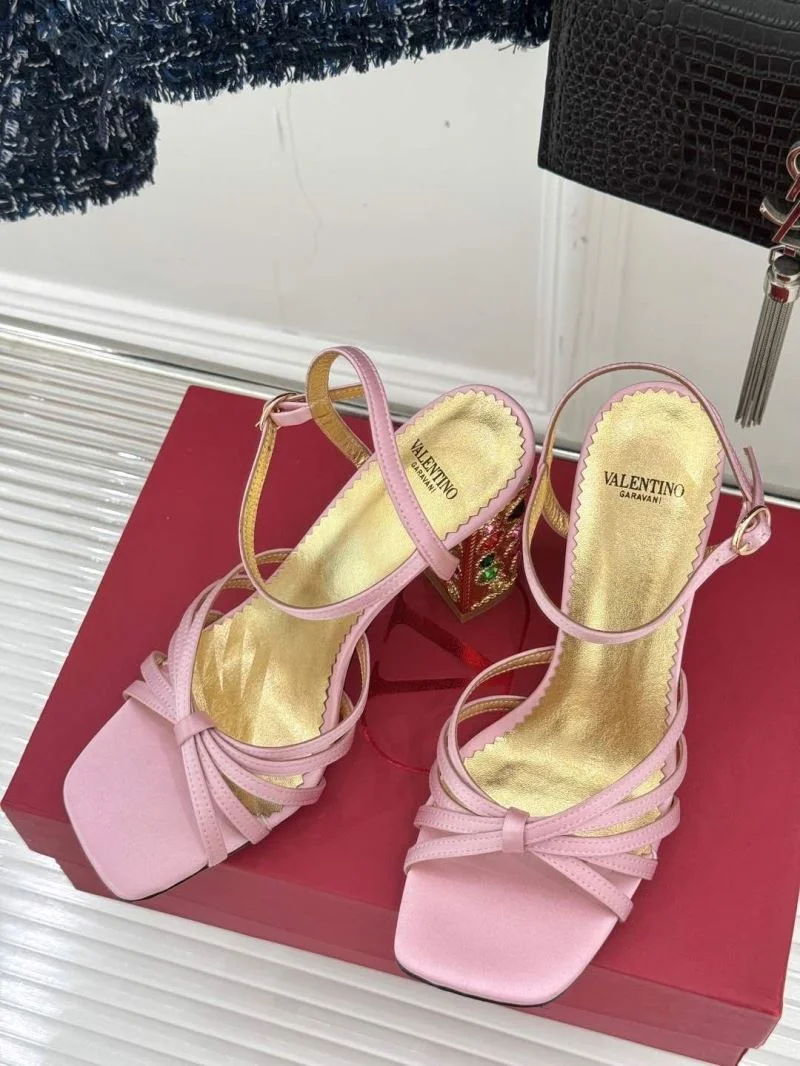 Valentino Sandals Trendy 37036