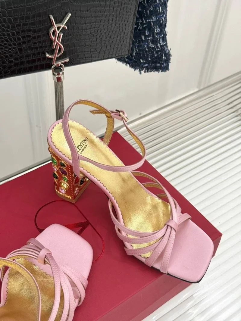 Valentino Sandals Trendy 37036