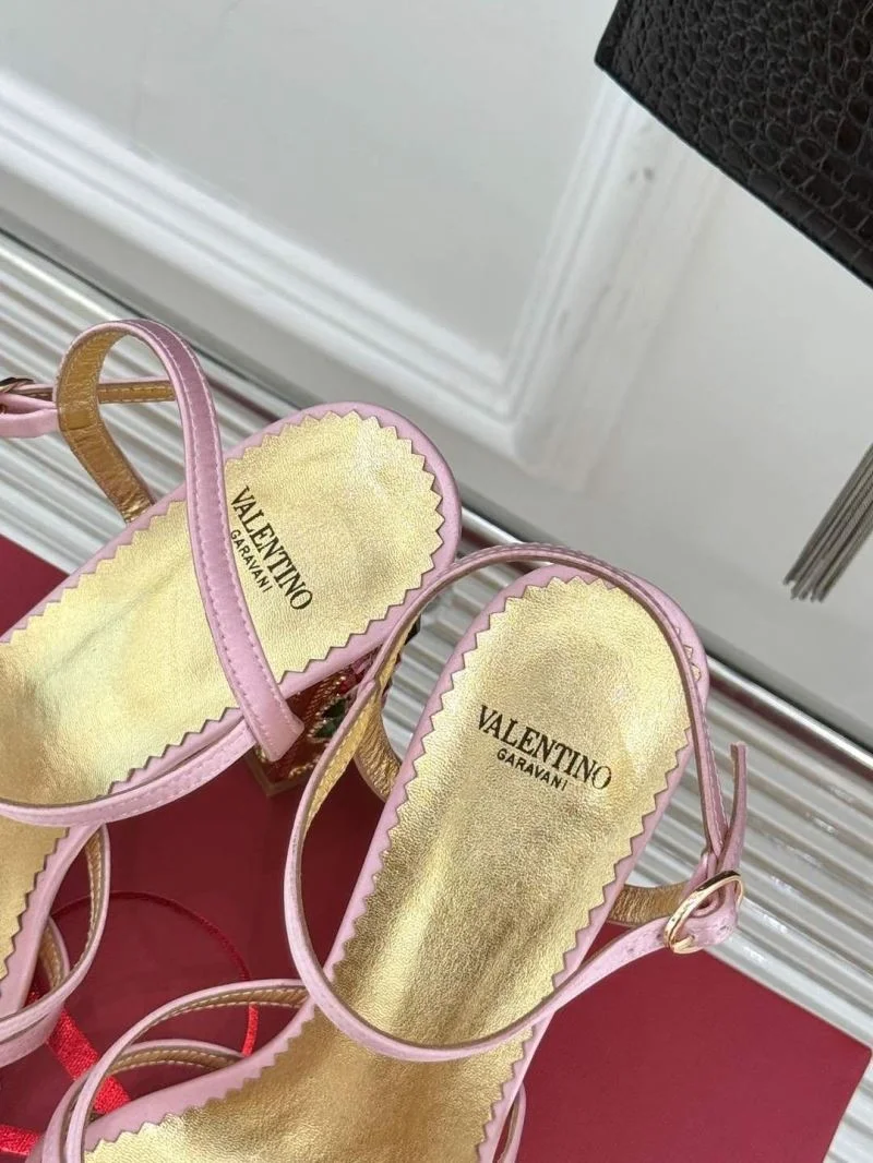 Valentino Sandals Trendy 37036