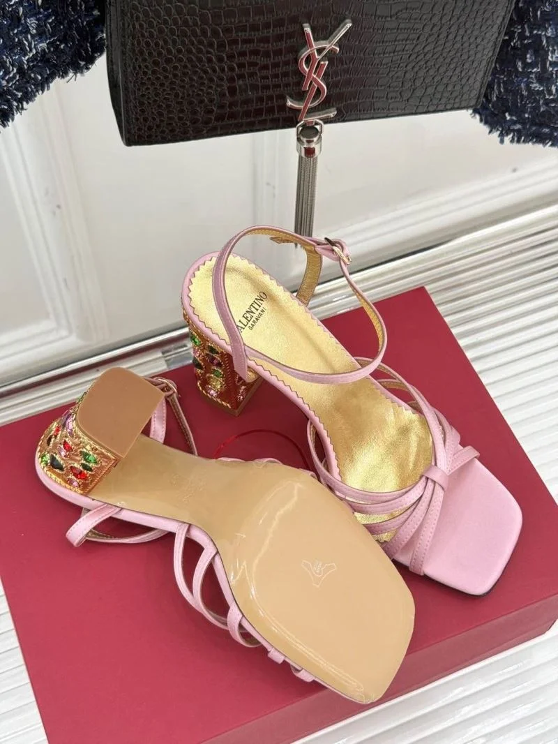 Valentino Sandals Trendy 37036