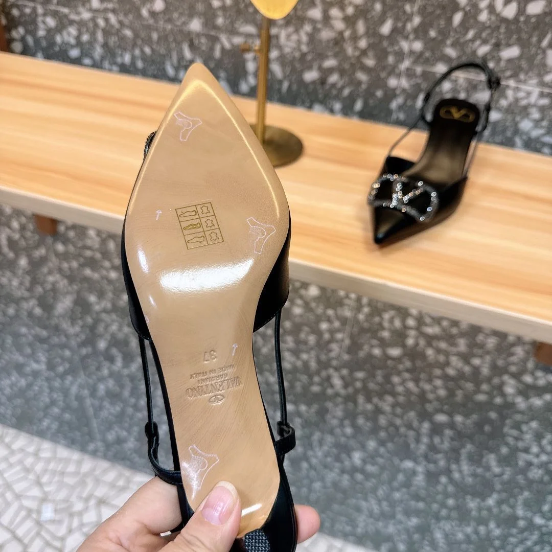 SmoothTexture Valentino Sandals 36100