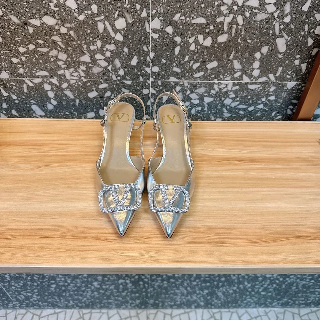 Valentino Sandals TimelessDesign 36088