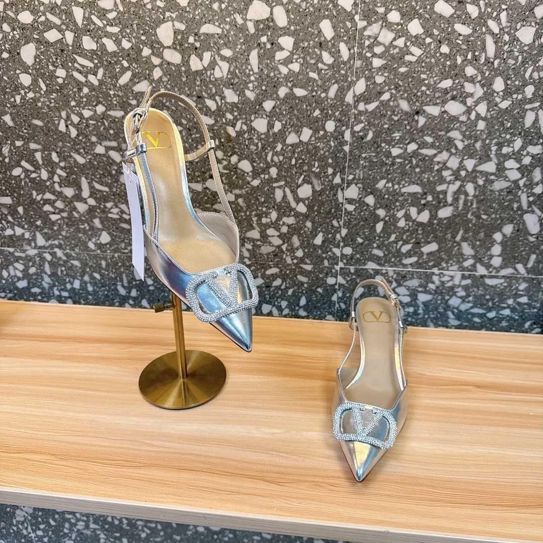 Valentino Sandals TimelessDesign 36088