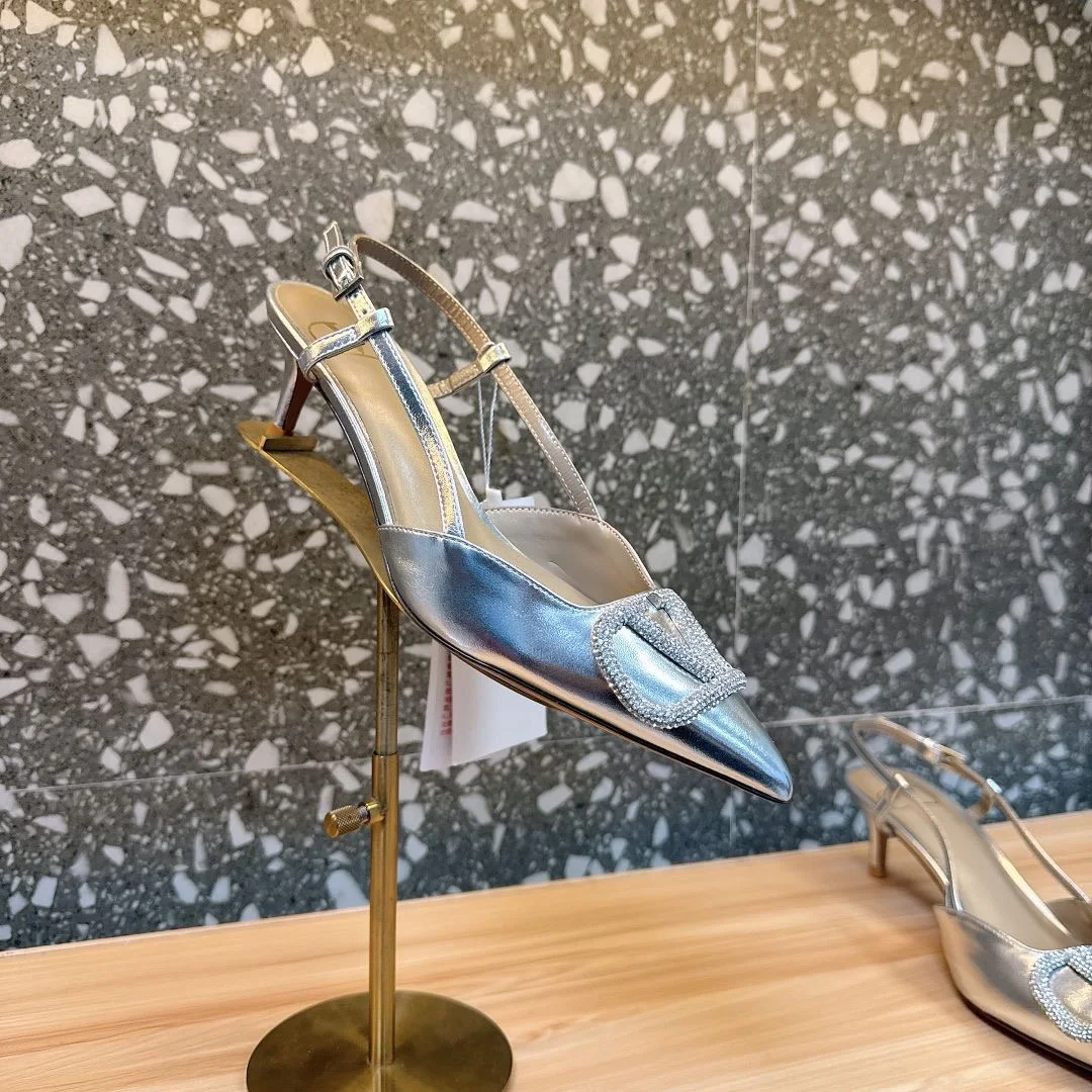 Valentino Sandals TimelessDesign 36088
