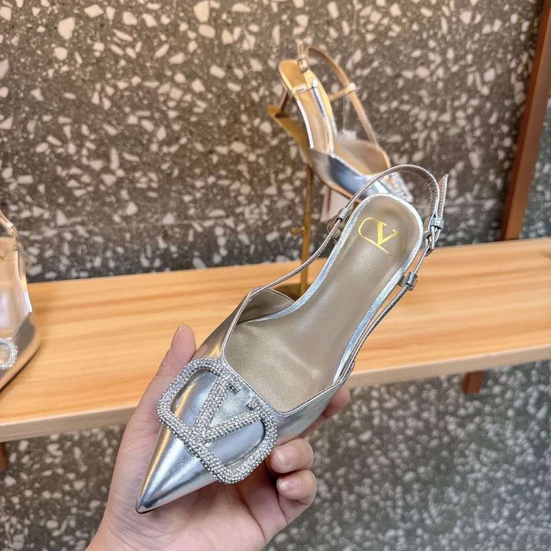 Valentino Sandals TimelessDesign 36088