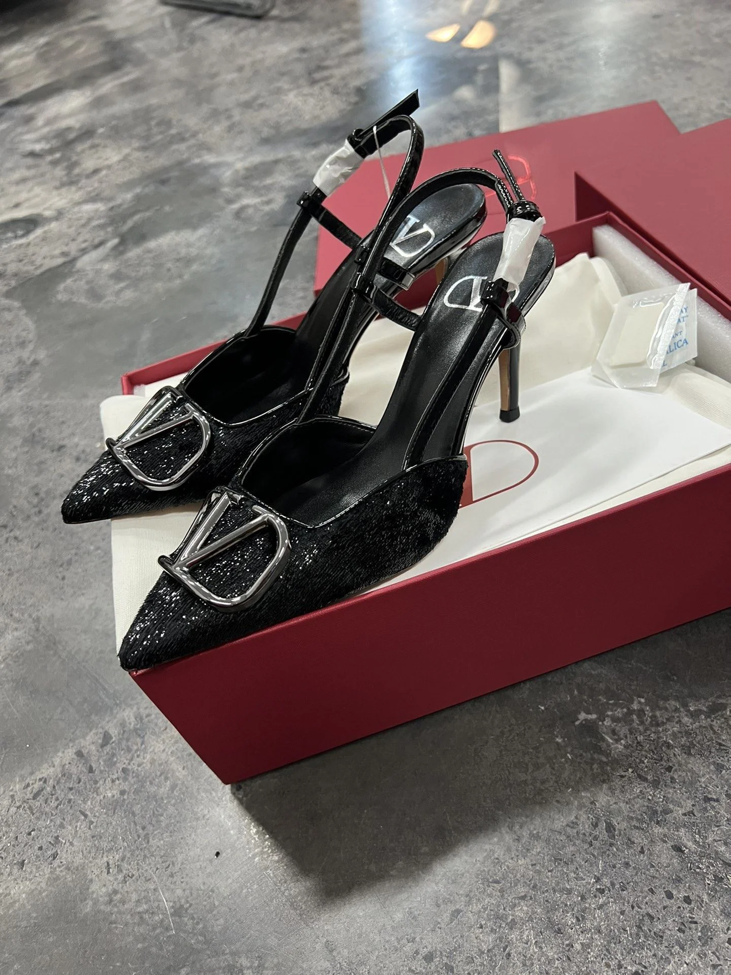 HighPerformance Valentino Sandals 36080