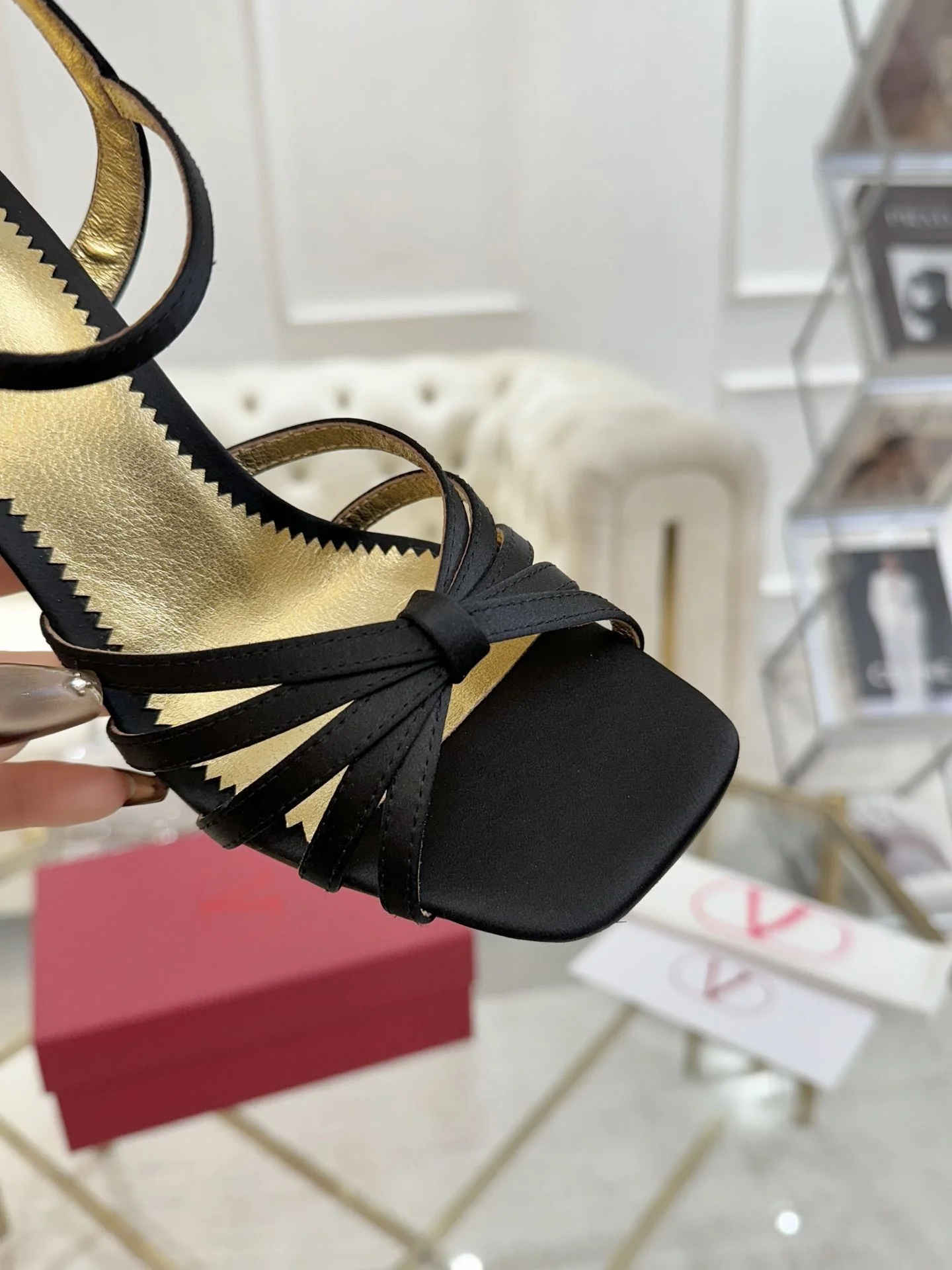 Casual Valentino Sandals 36078
