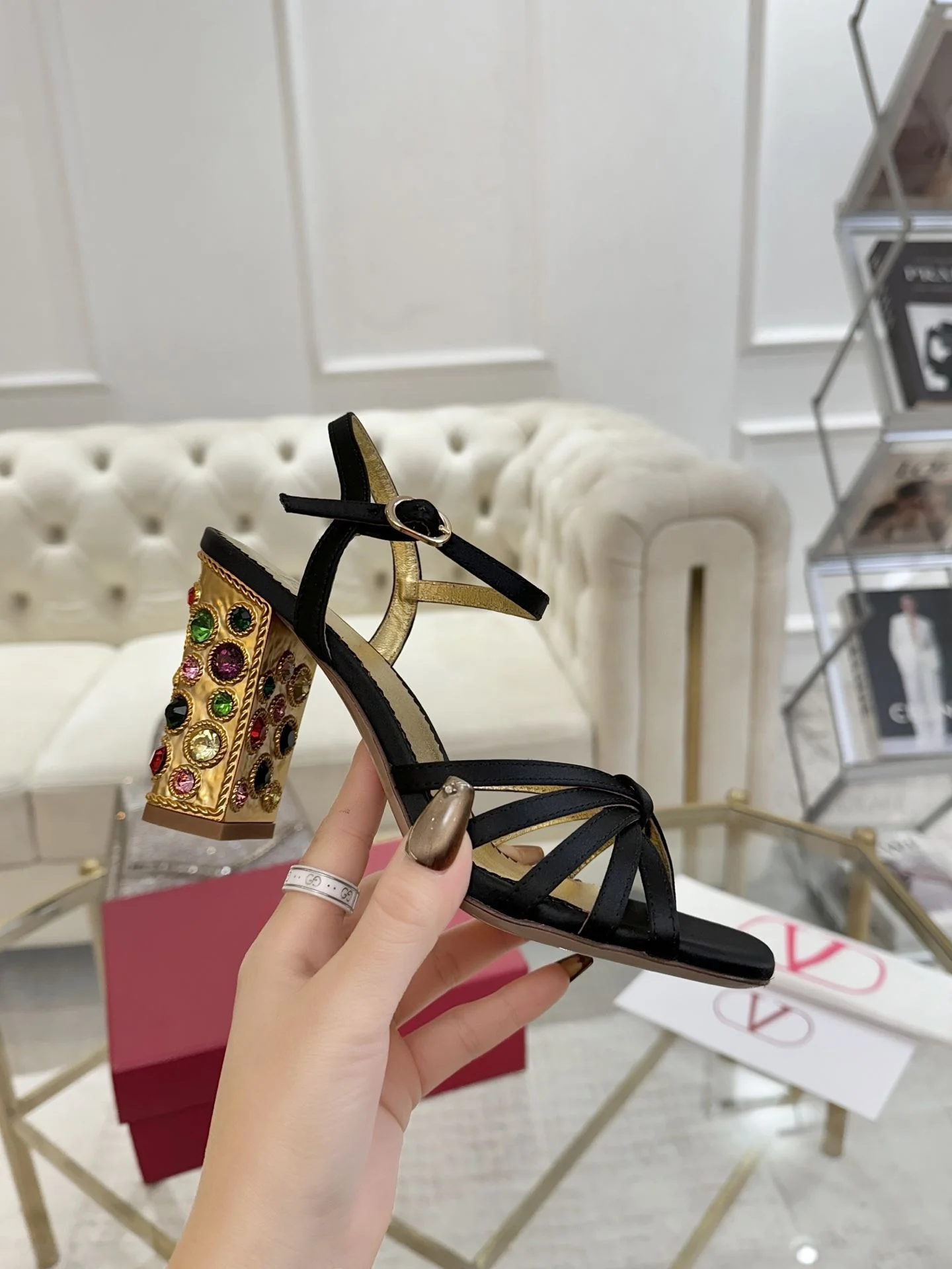 Casual Valentino Sandals 36078