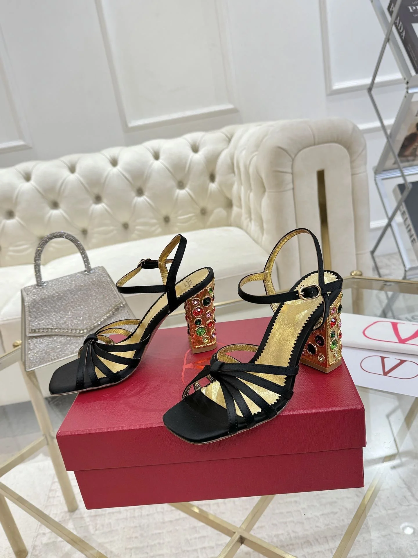 Casual Valentino Sandals 36078