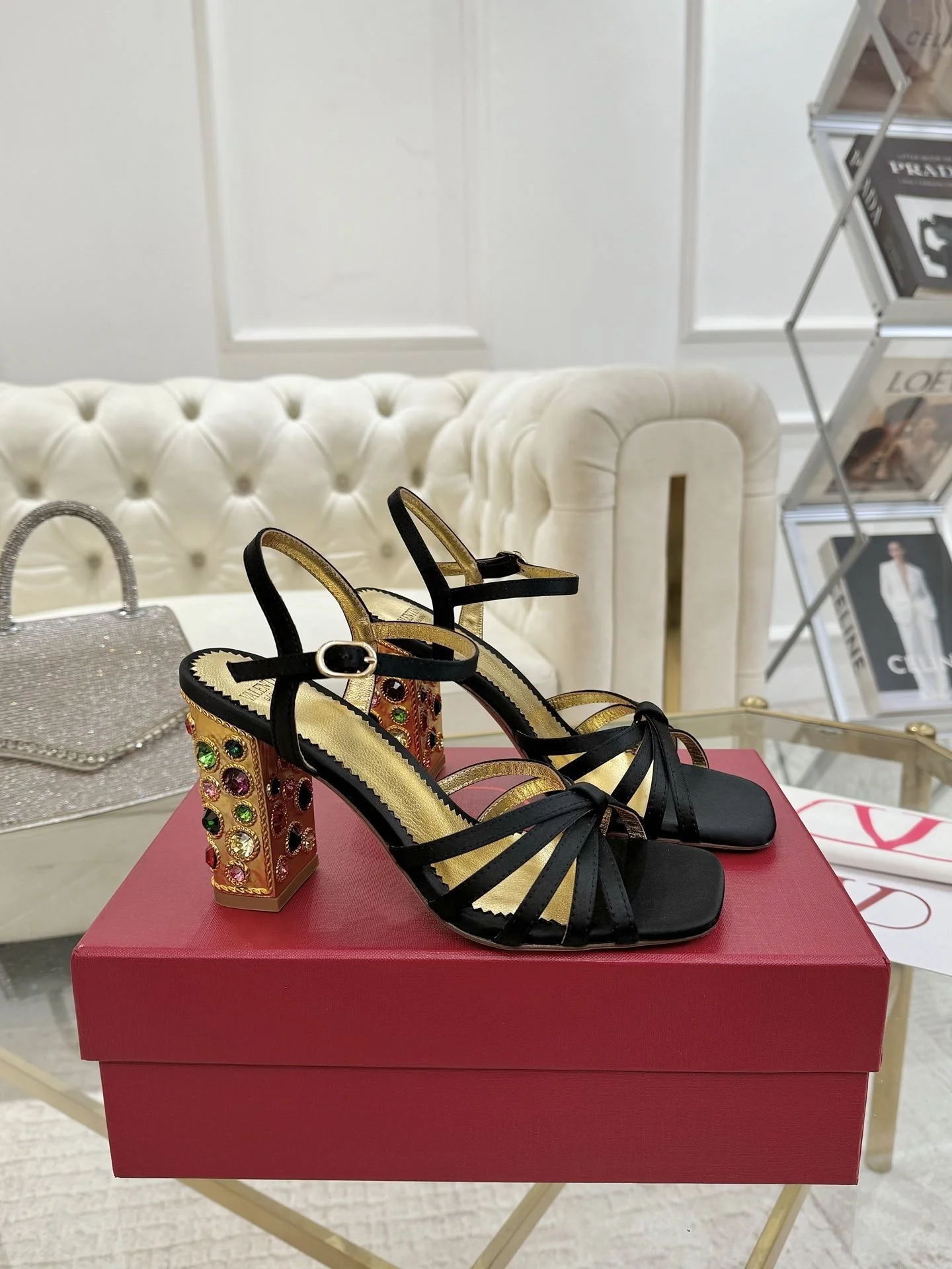 Casual Valentino Sandals 36078