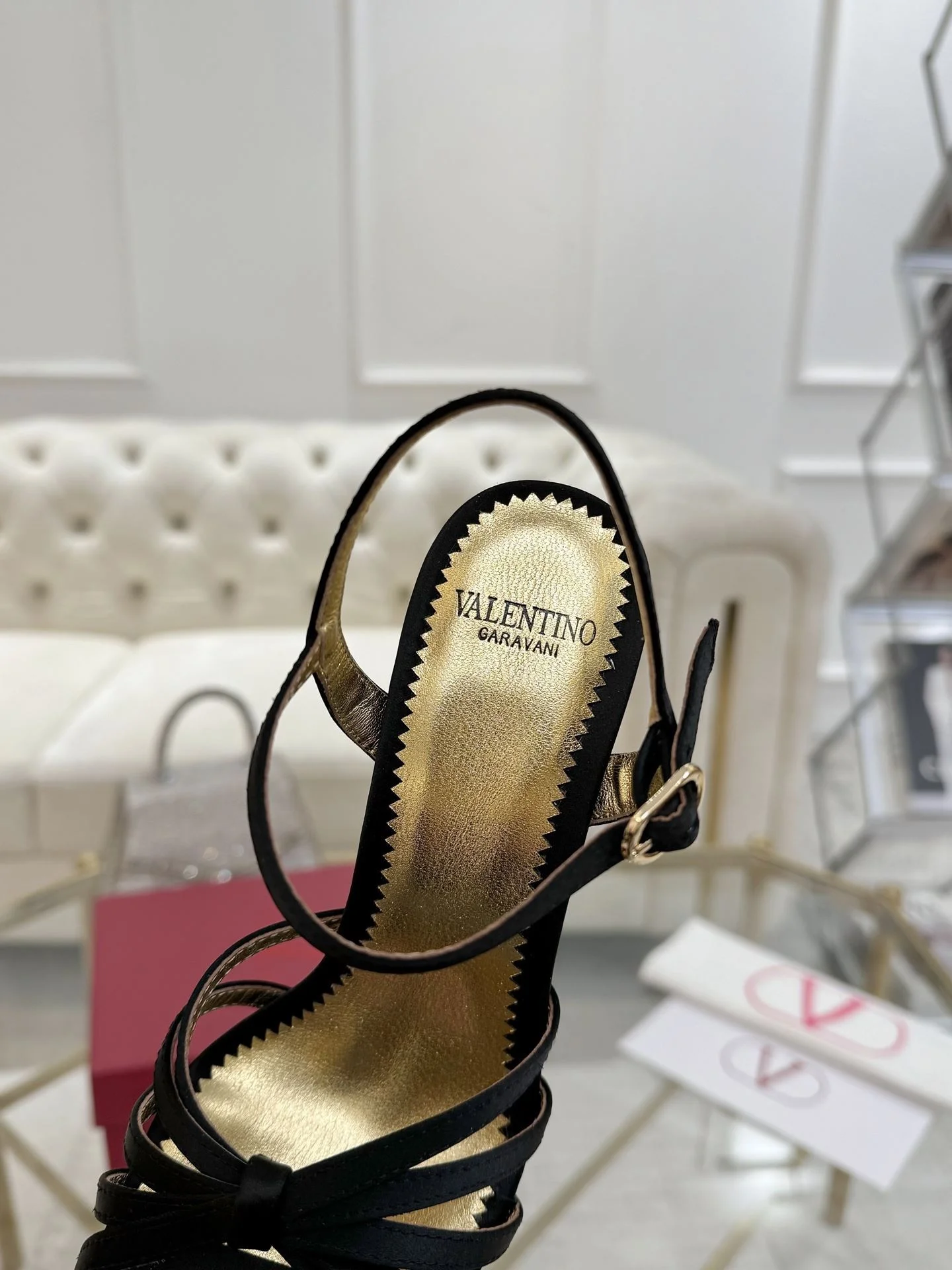 Casual Valentino Sandals 36078