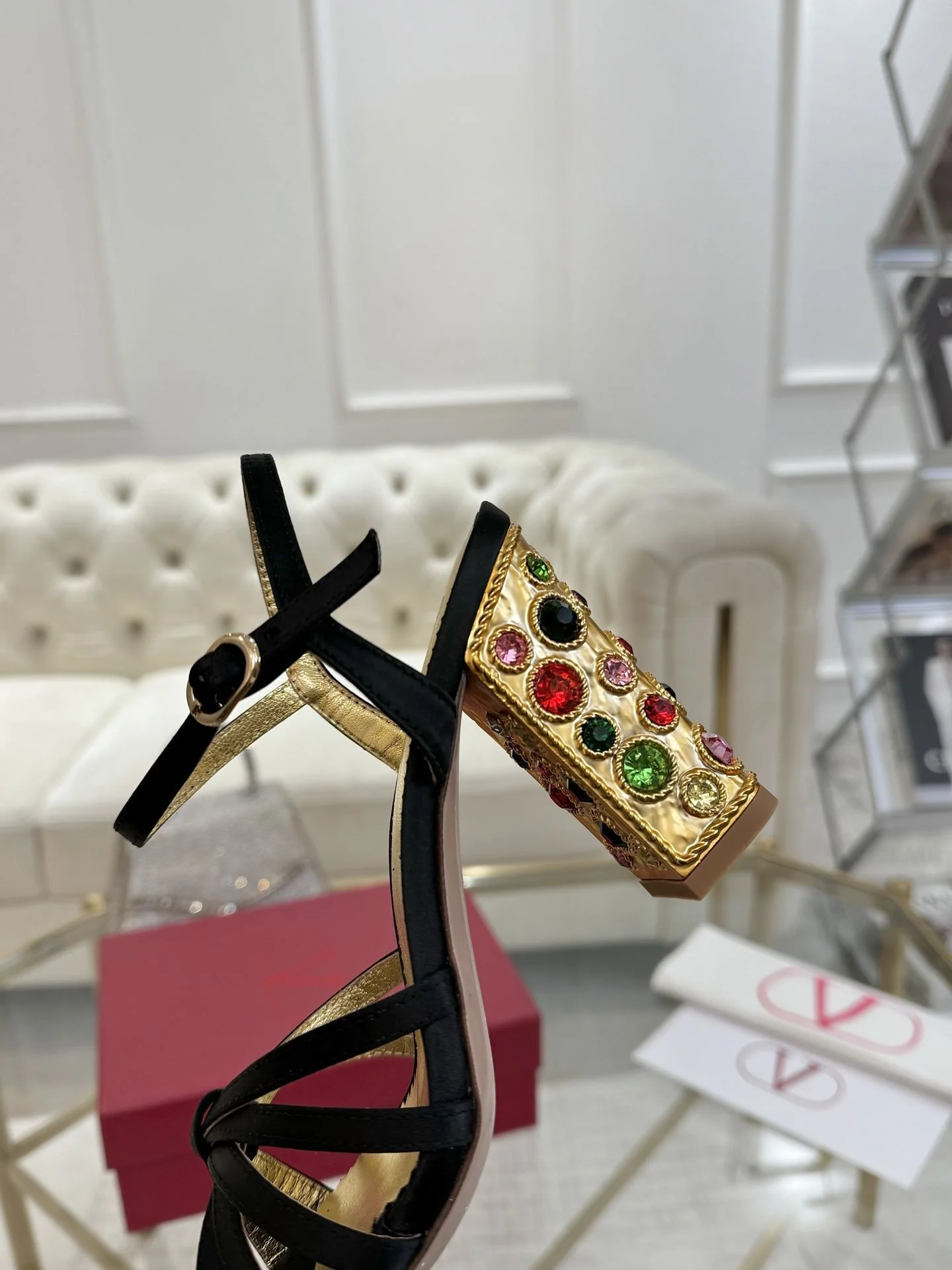 Casual Valentino Sandals 36078