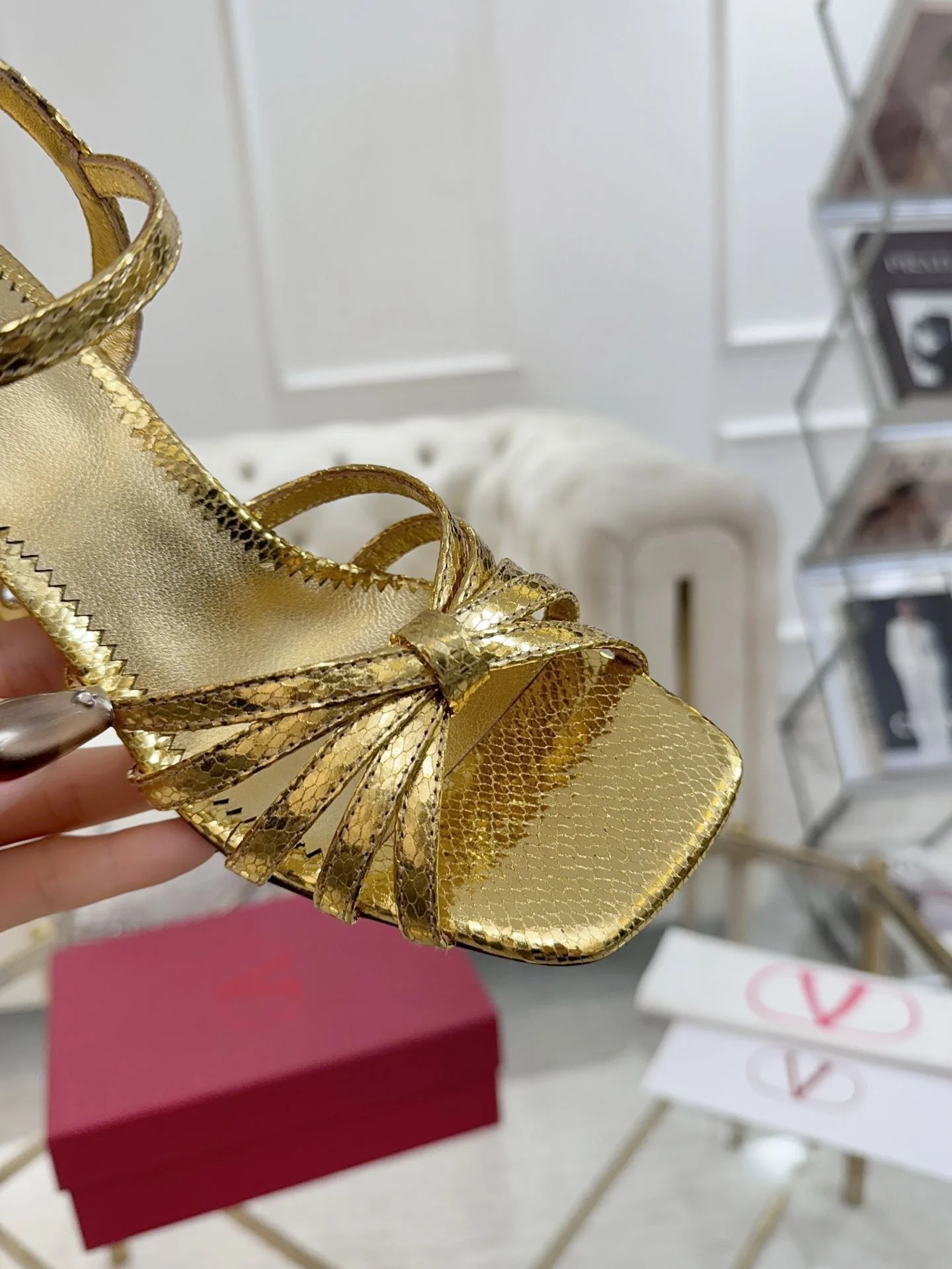 Fashionable Valentino Sandals 36079