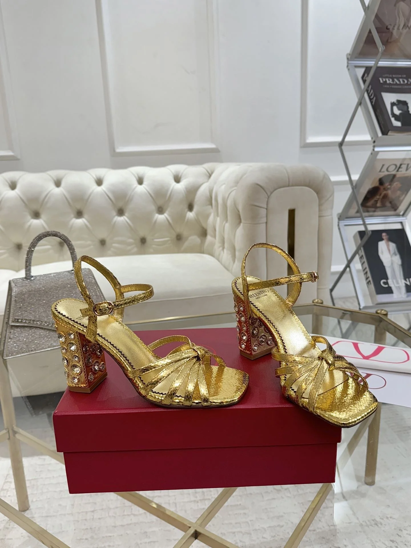 Fashionable Valentino Sandals 36079
