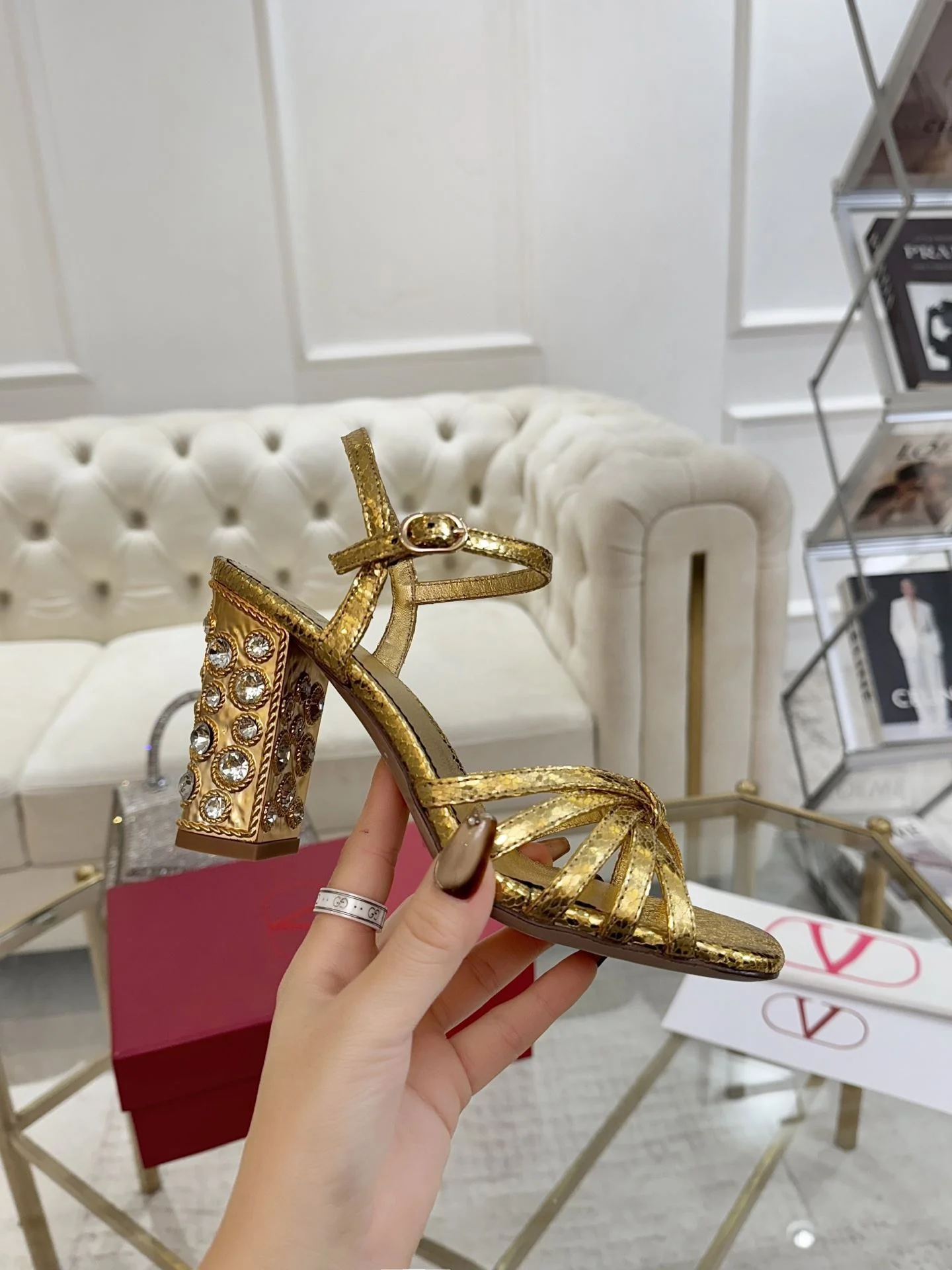 Fashionable Valentino Sandals 36079
