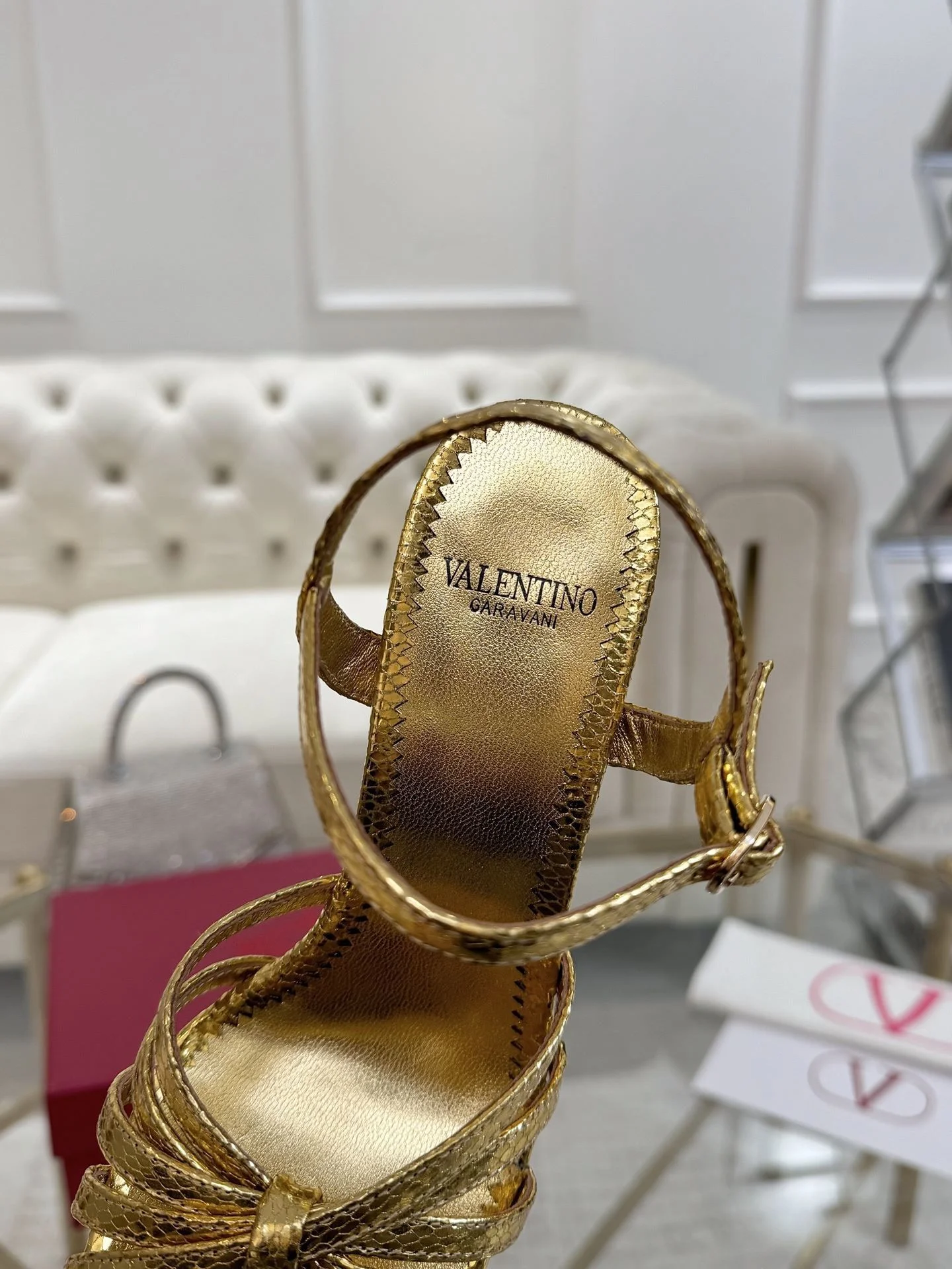 Fashionable Valentino Sandals 36079