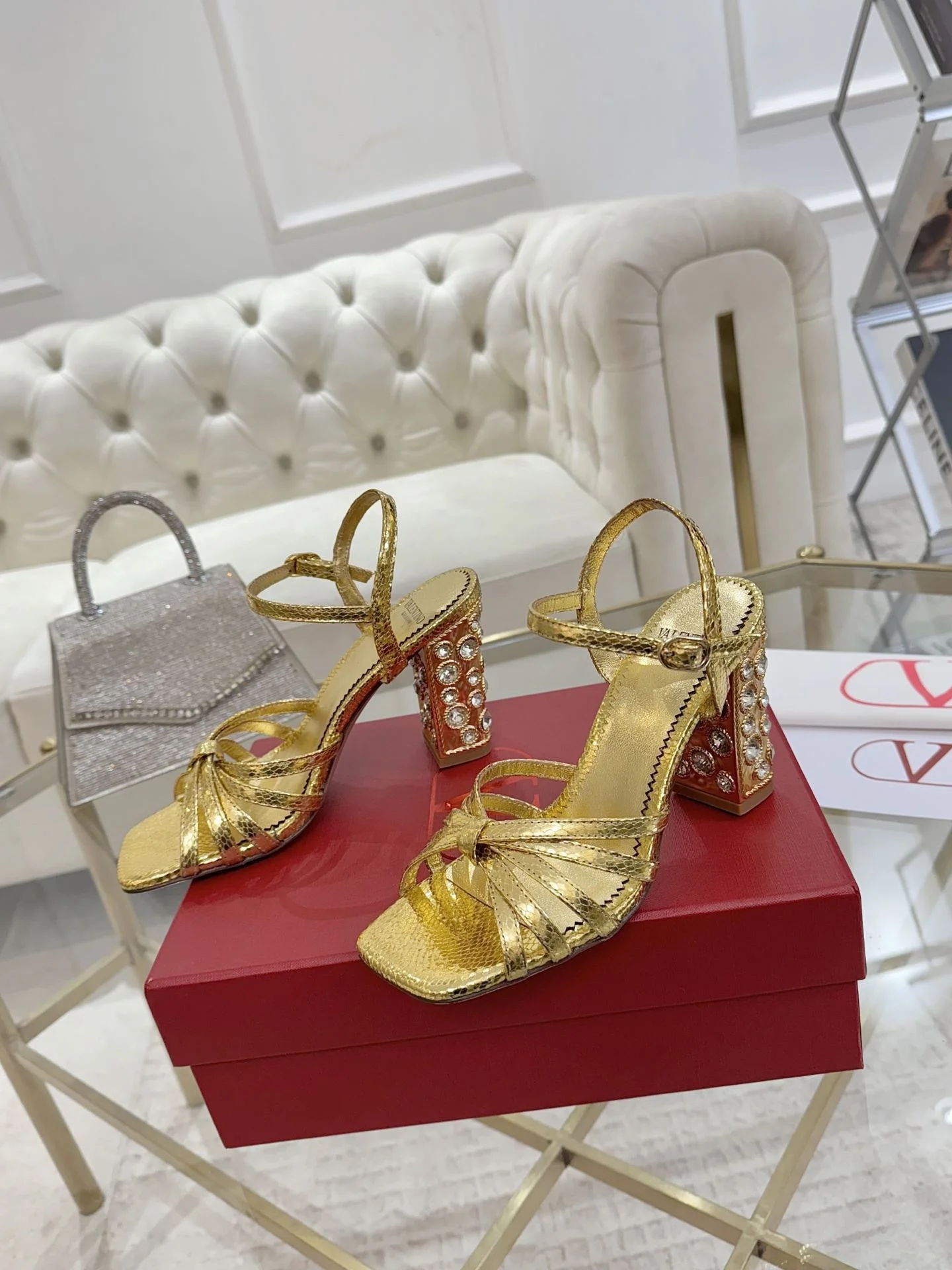 Fashionable Valentino Sandals 36079