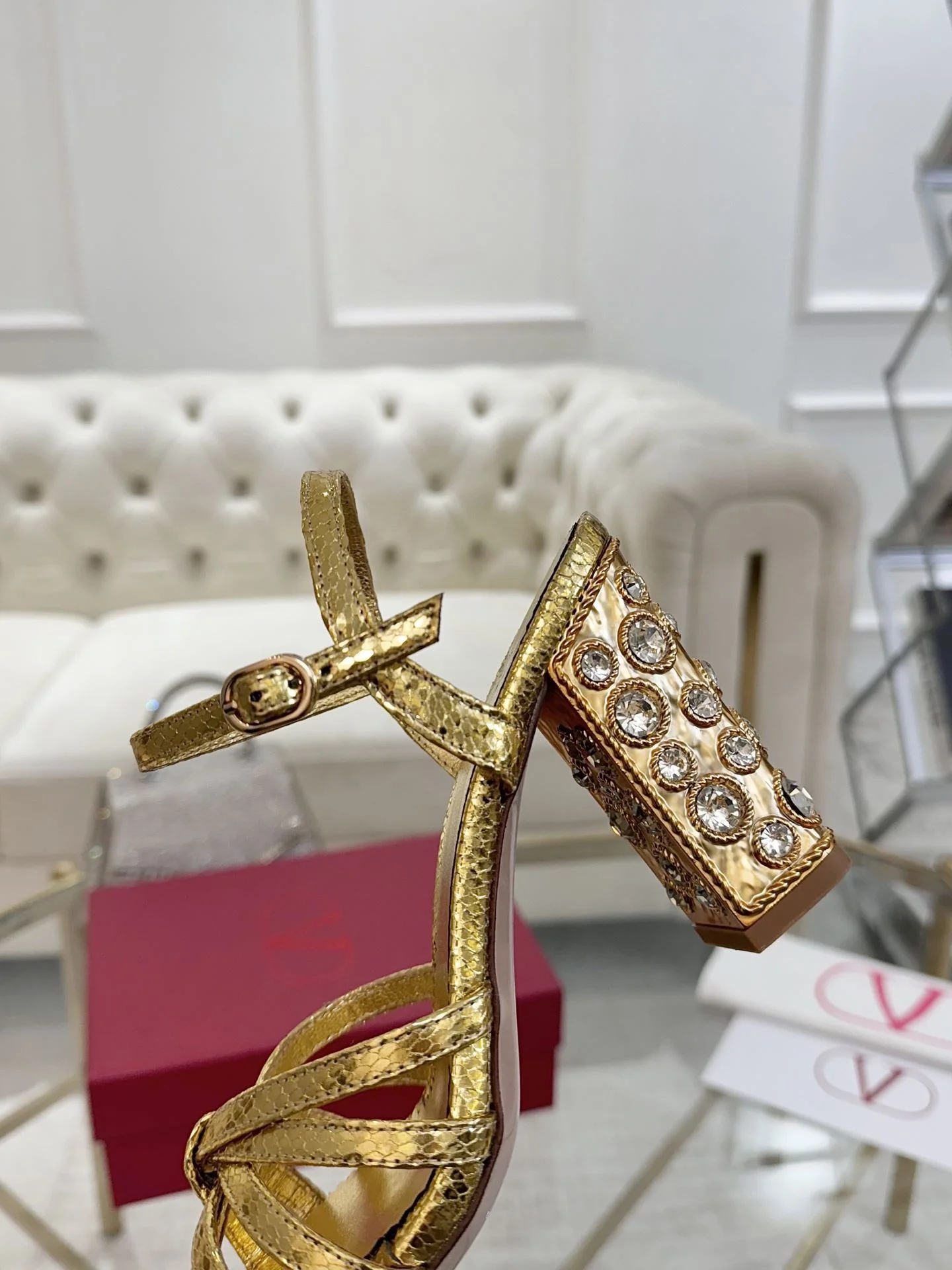 Fashionable Valentino Sandals 36079