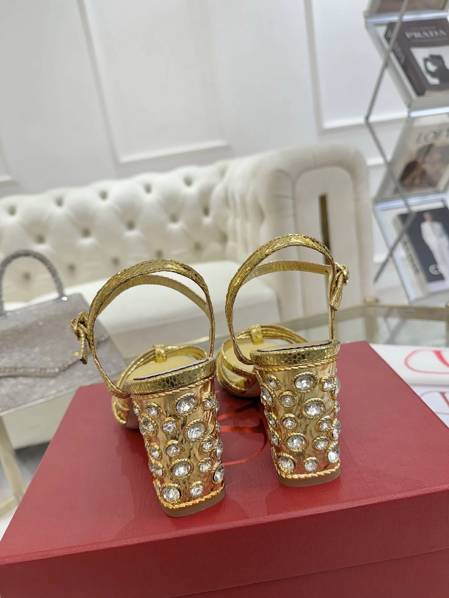 Fashionable Valentino Sandals 36079