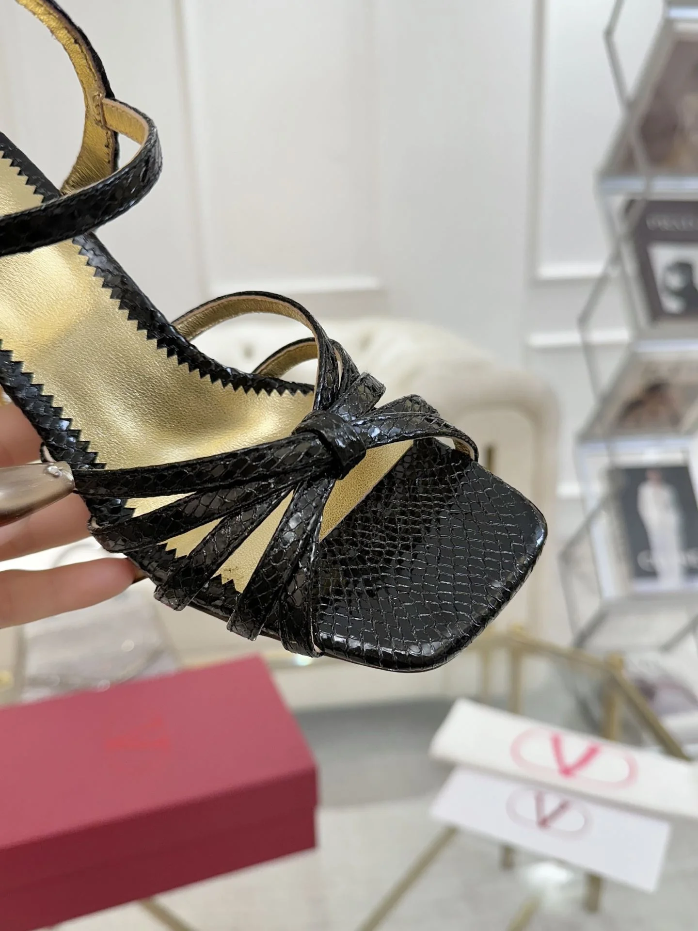 Timeless Valentino Sandals 36065