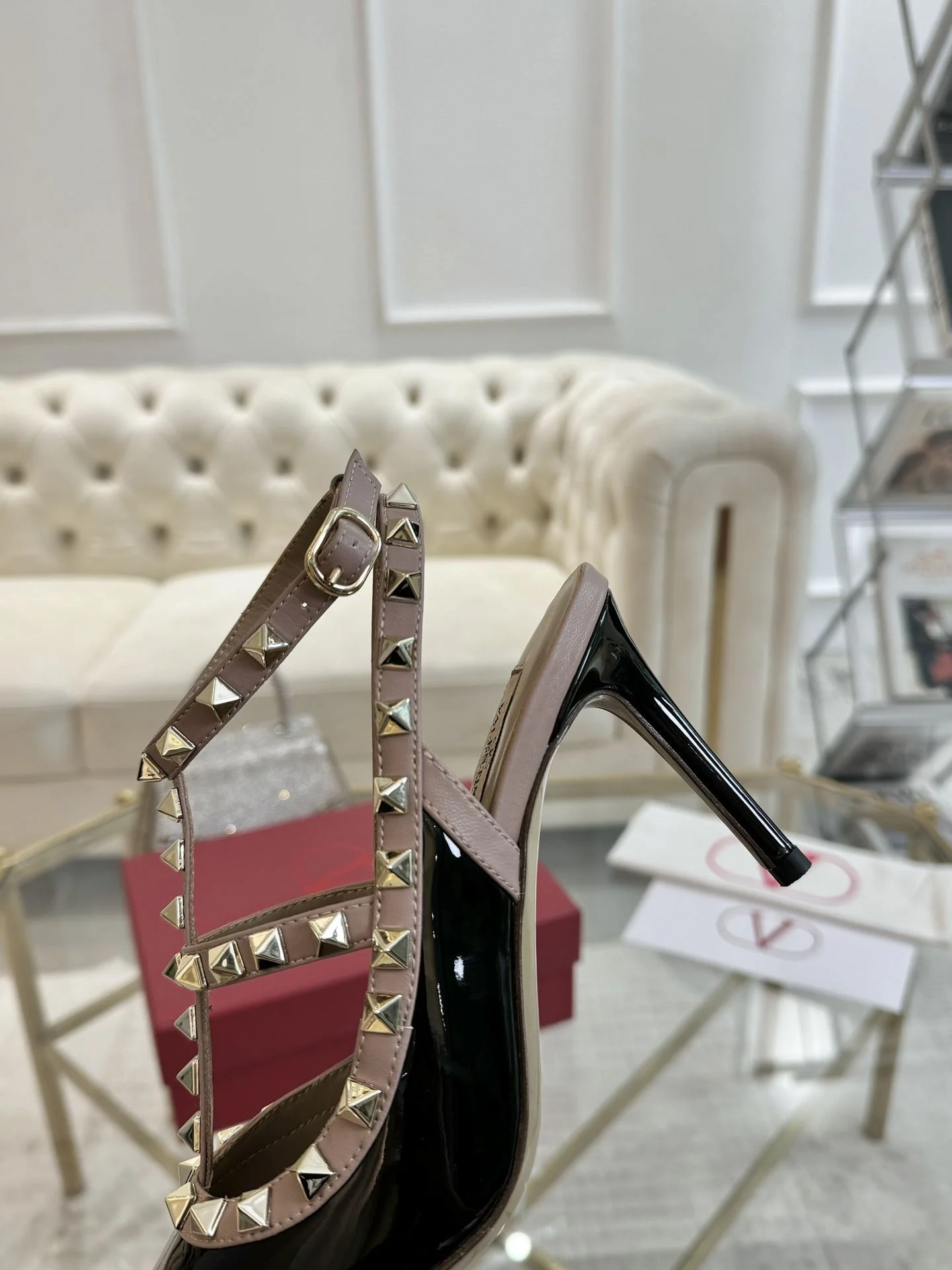 Valentino Sandals Unisex 36082