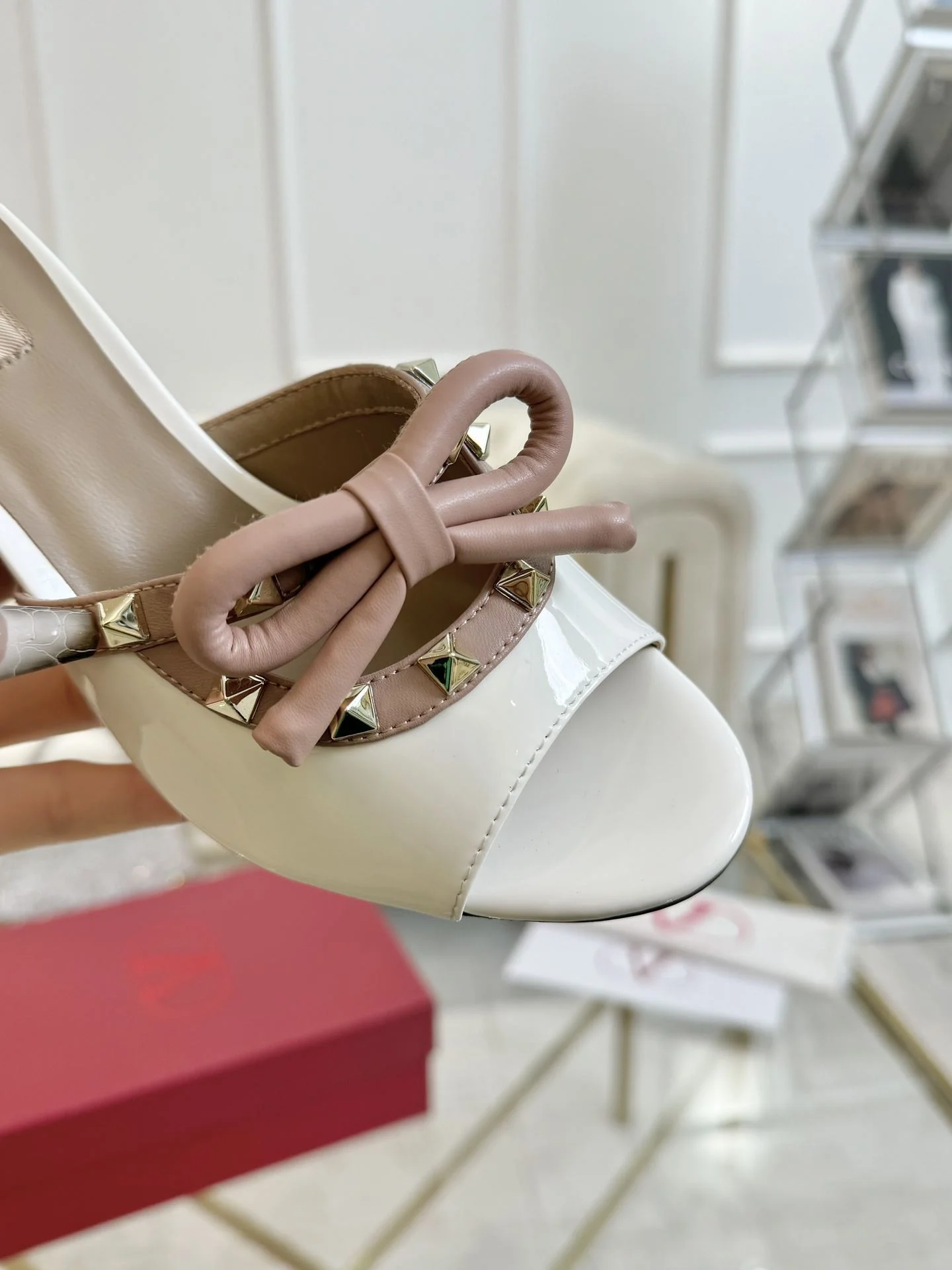 Valentino Sandals Sophisticated 36064