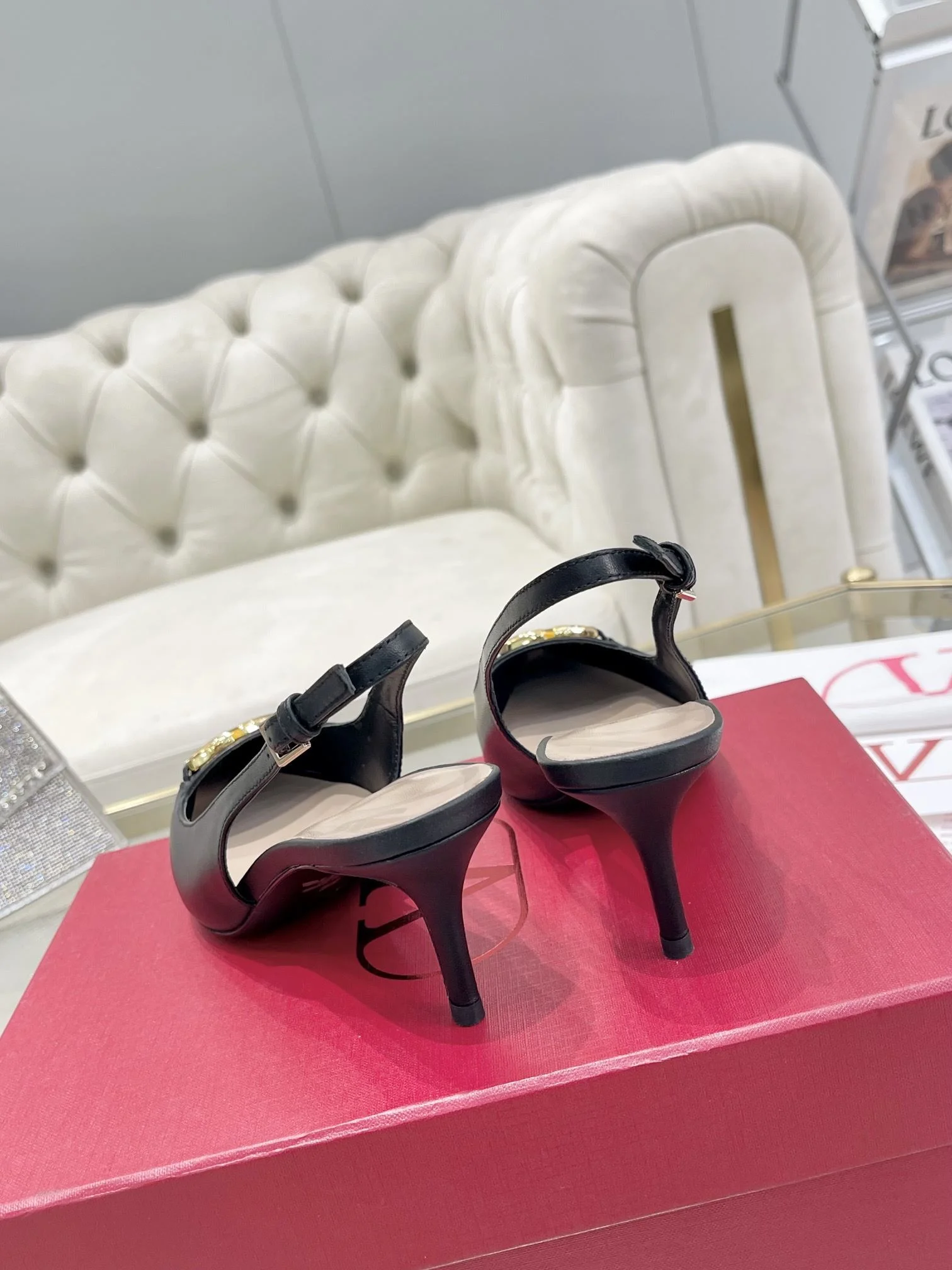 Unique Valentino Sandals 36060