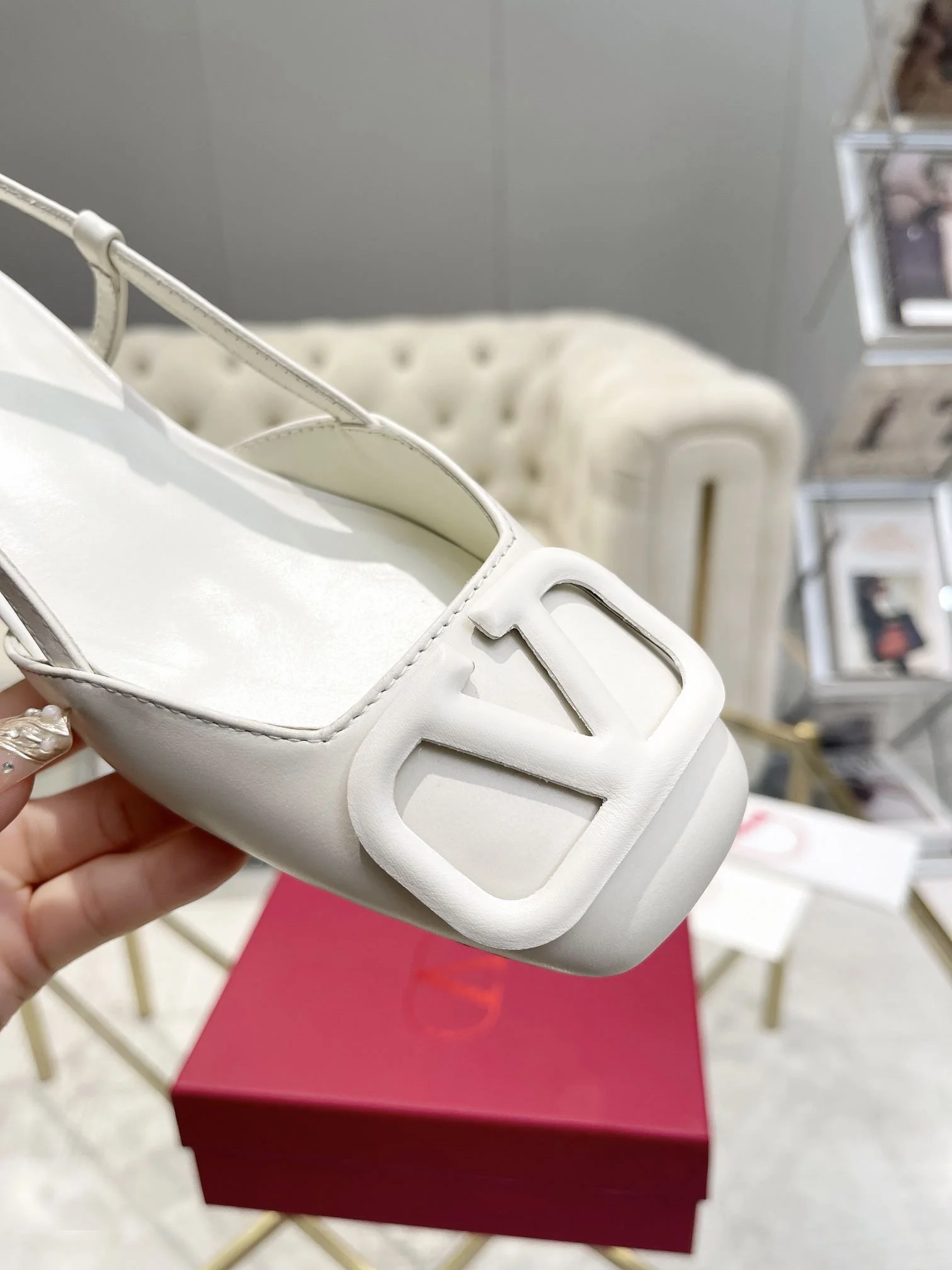 Valentino Sandals Supportive 36046