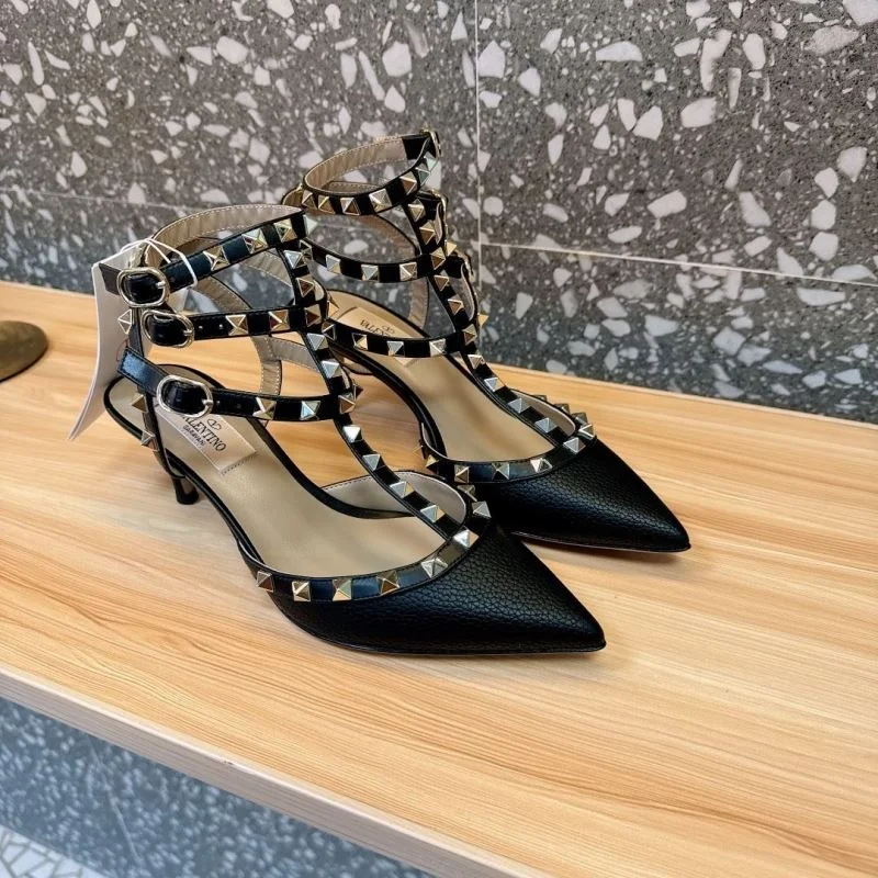 Valentino Sandals TimelessDesign 36014