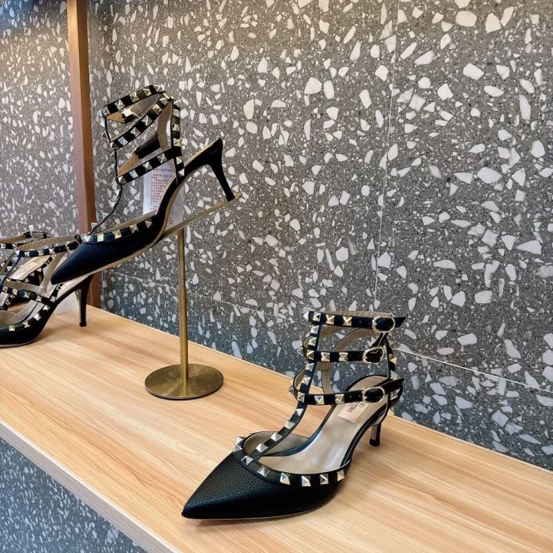 Valentino Sandals TimelessDesign 36014