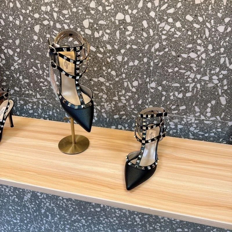Valentino Sandals TimelessDesign 36014