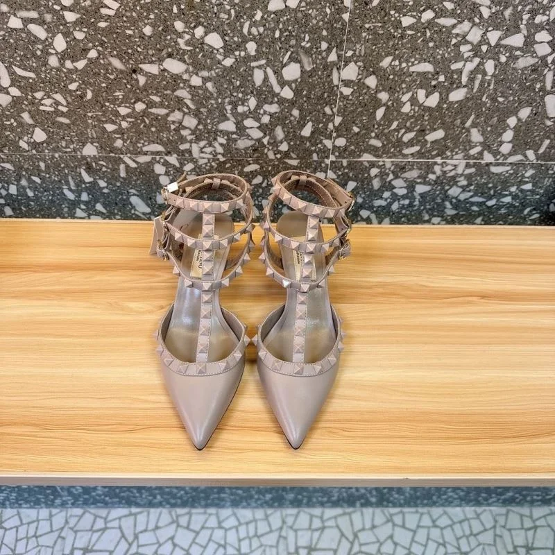 Sporty Valentino Sandals 36013