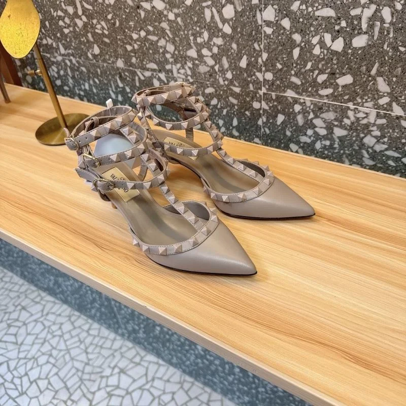 Sporty Valentino Sandals 36013