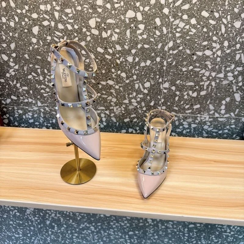 Supportive Valentino Sandals 36017