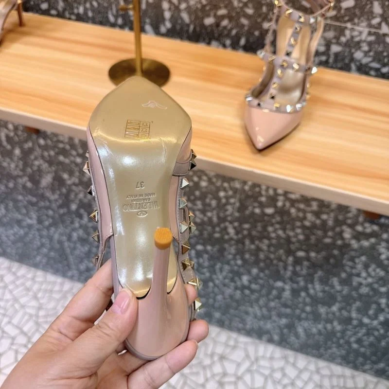 Supportive Valentino Sandals 36017
