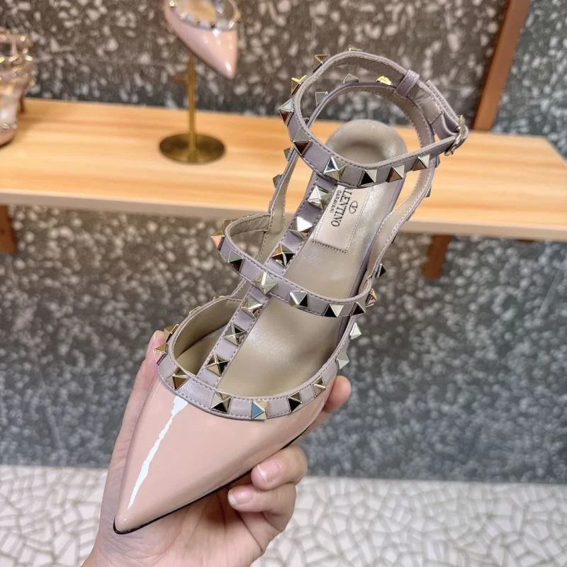 Supportive Valentino Sandals 36017