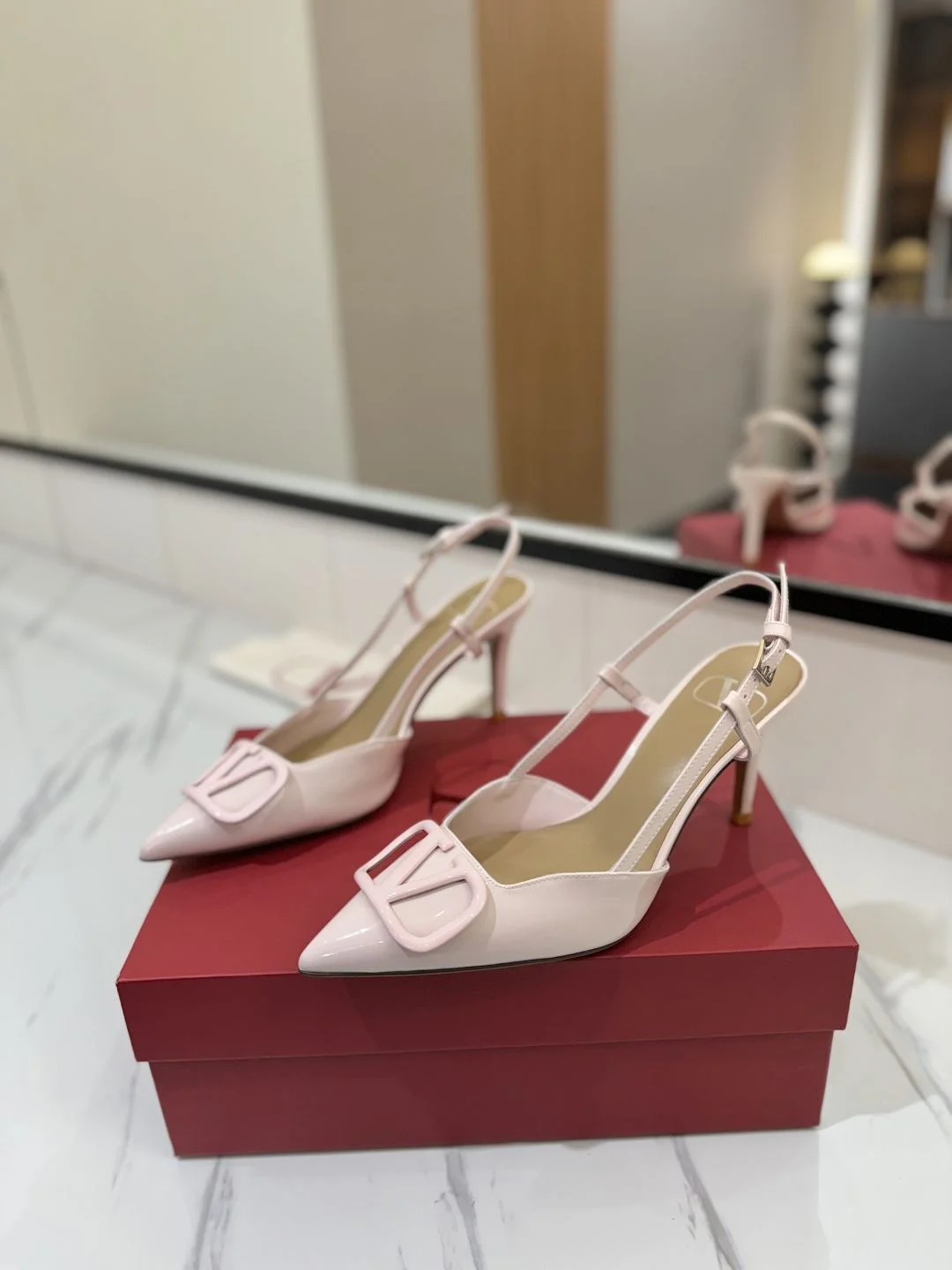 Valentino Sandals NewStyle 36011