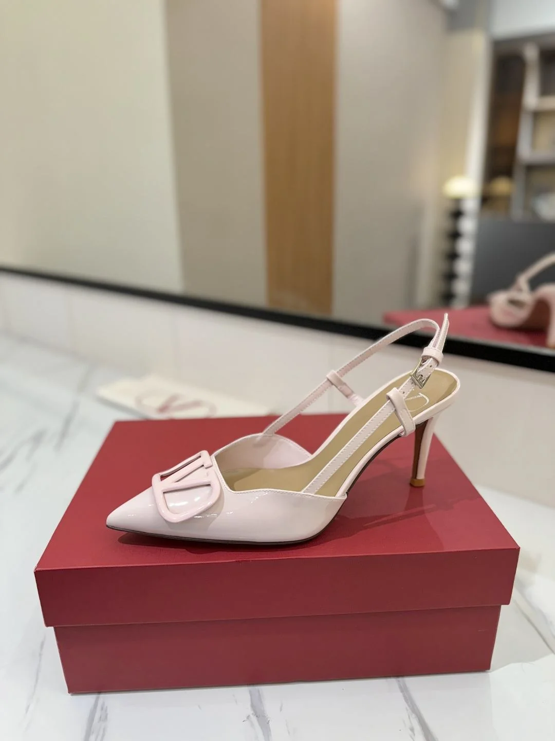 Valentino Sandals NewStyle 36011